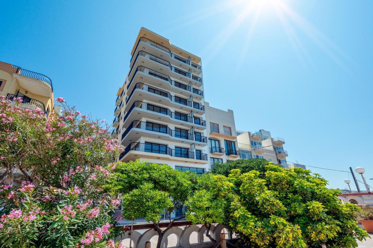 세인트폴스베이 Islet Promenade Seafront Penthouse With Breathtaking Seaviews And Private Hot Tub On The Large Terrace By Getawaysmalta 아파트 외부 사진
