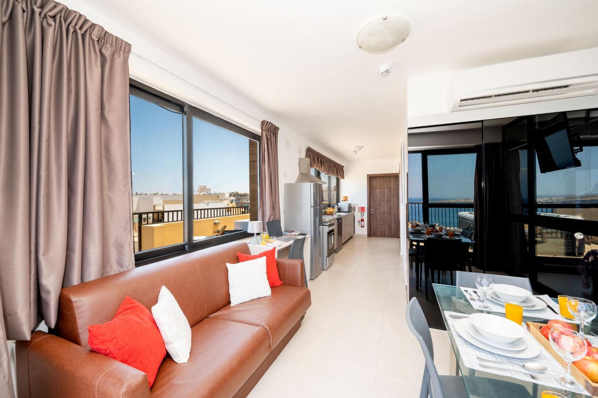 세인트폴스베이 Islet Promenade Seafront Penthouse With Breathtaking Seaviews And Private Hot Tub On The Large Terrace By Getawaysmalta 아파트 외부 사진