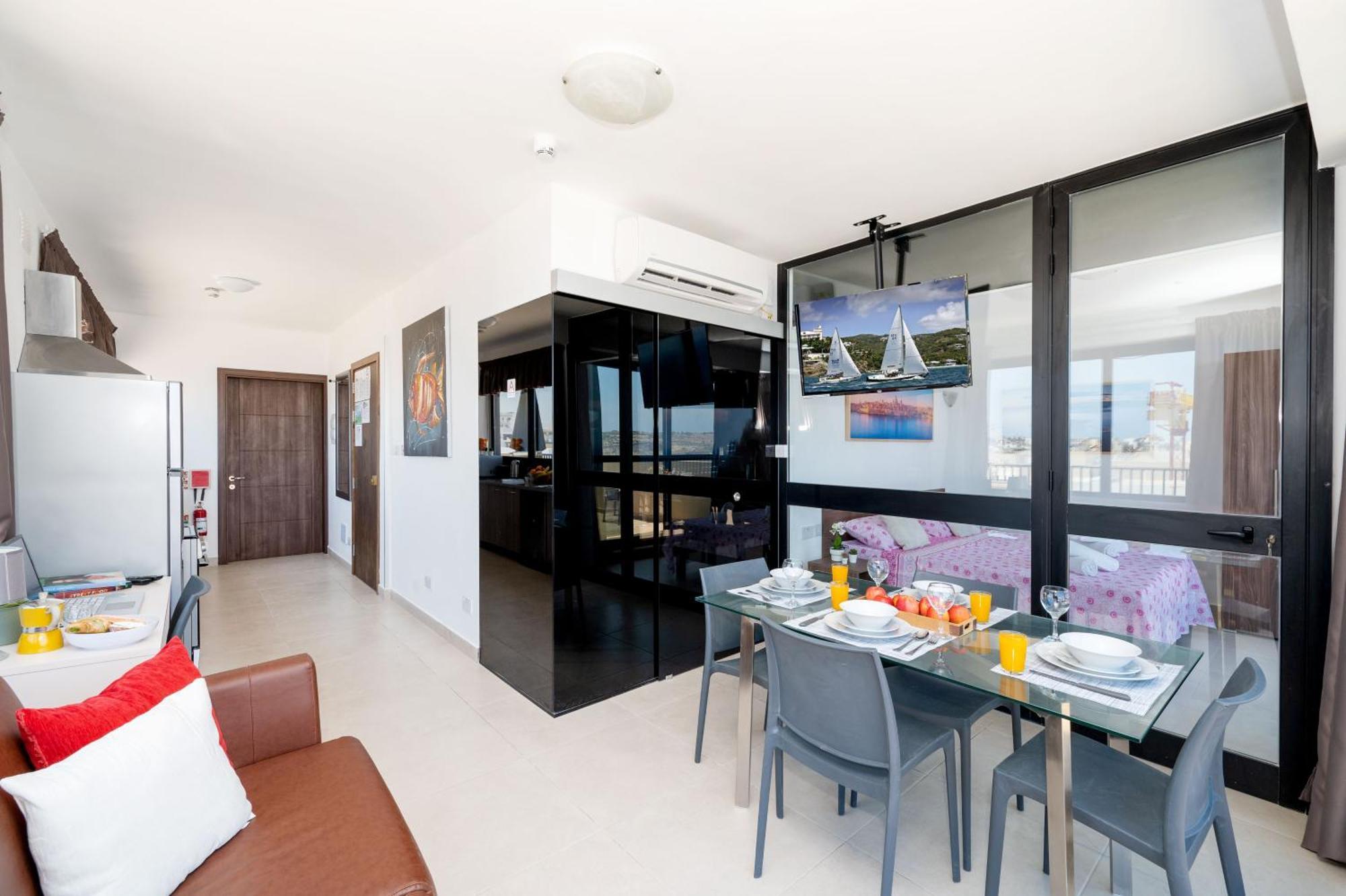 세인트폴스베이 Islet Promenade Seafront Penthouse With Breathtaking Seaviews And Private Hot Tub On The Large Terrace By Getawaysmalta 아파트 외부 사진