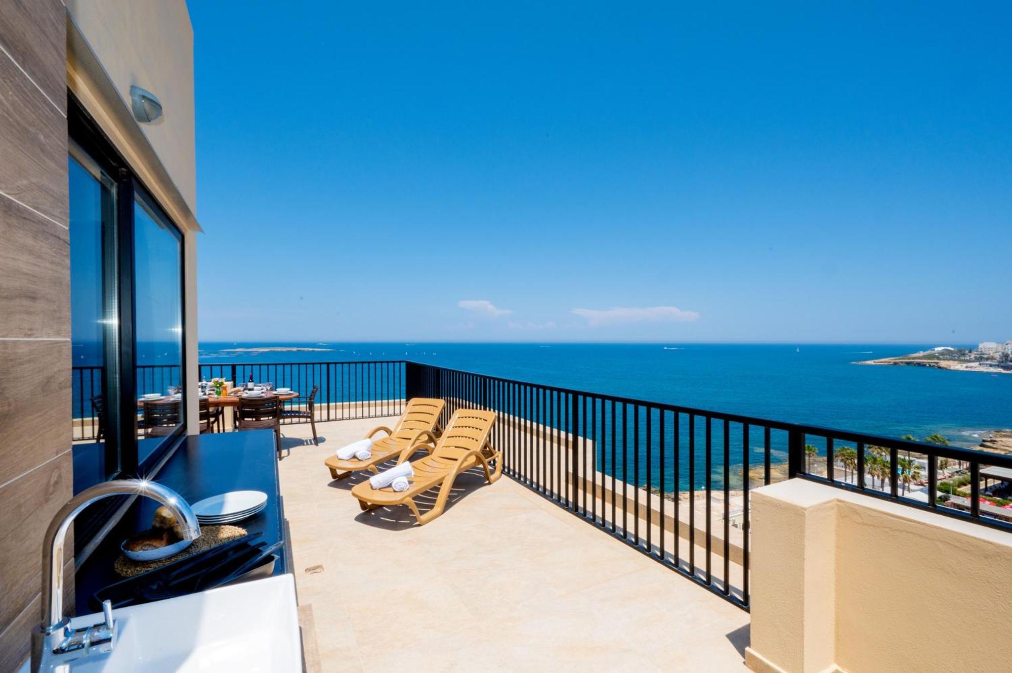 세인트폴스베이 Islet Promenade Seafront Penthouse With Breathtaking Seaviews And Private Hot Tub On The Large Terrace By Getawaysmalta 아파트 외부 사진