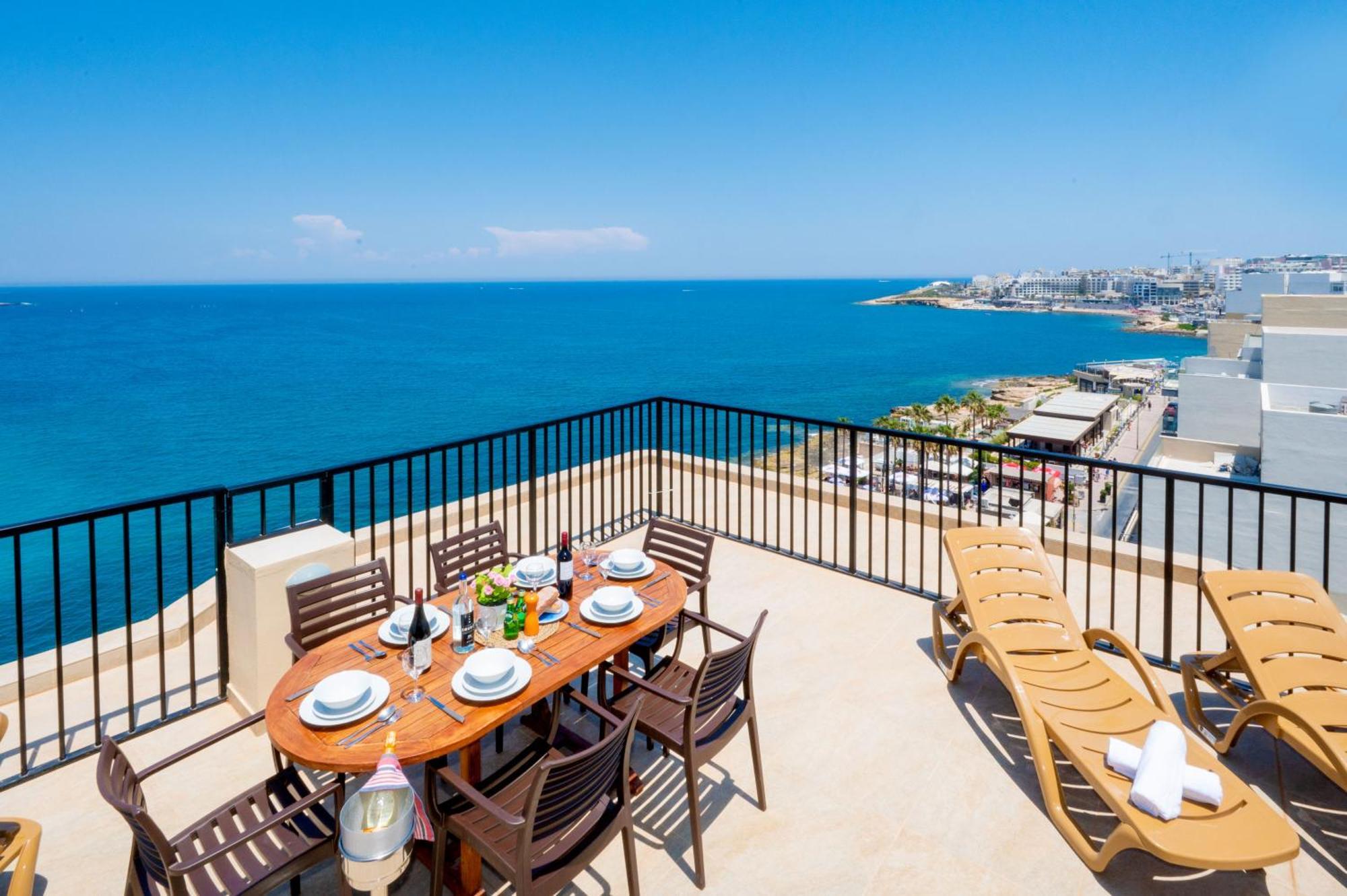 세인트폴스베이 Islet Promenade Seafront Penthouse With Breathtaking Seaviews And Private Hot Tub On The Large Terrace By Getawaysmalta 아파트 외부 사진