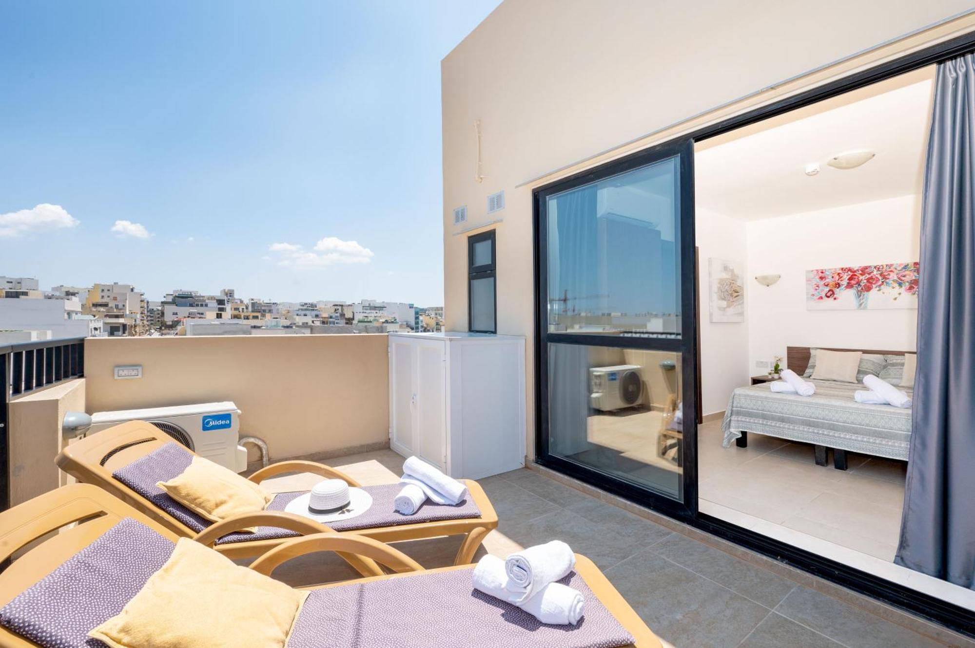 세인트폴스베이 Islet Promenade Seafront Penthouse With Breathtaking Seaviews And Private Hot Tub On The Large Terrace By Getawaysmalta 아파트 외부 사진