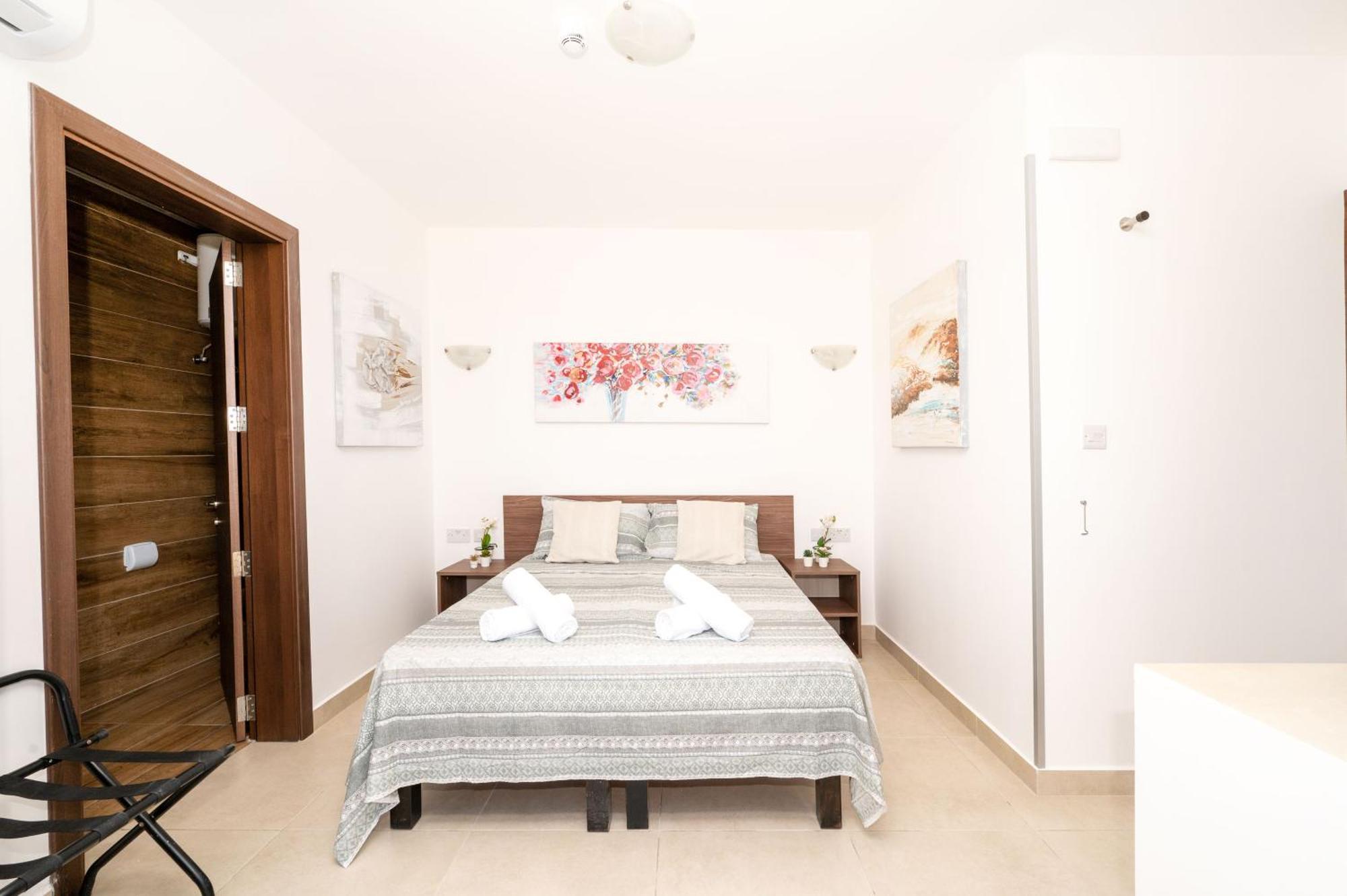 세인트폴스베이 Islet Promenade Seafront Penthouse With Breathtaking Seaviews And Private Hot Tub On The Large Terrace By Getawaysmalta 아파트 외부 사진