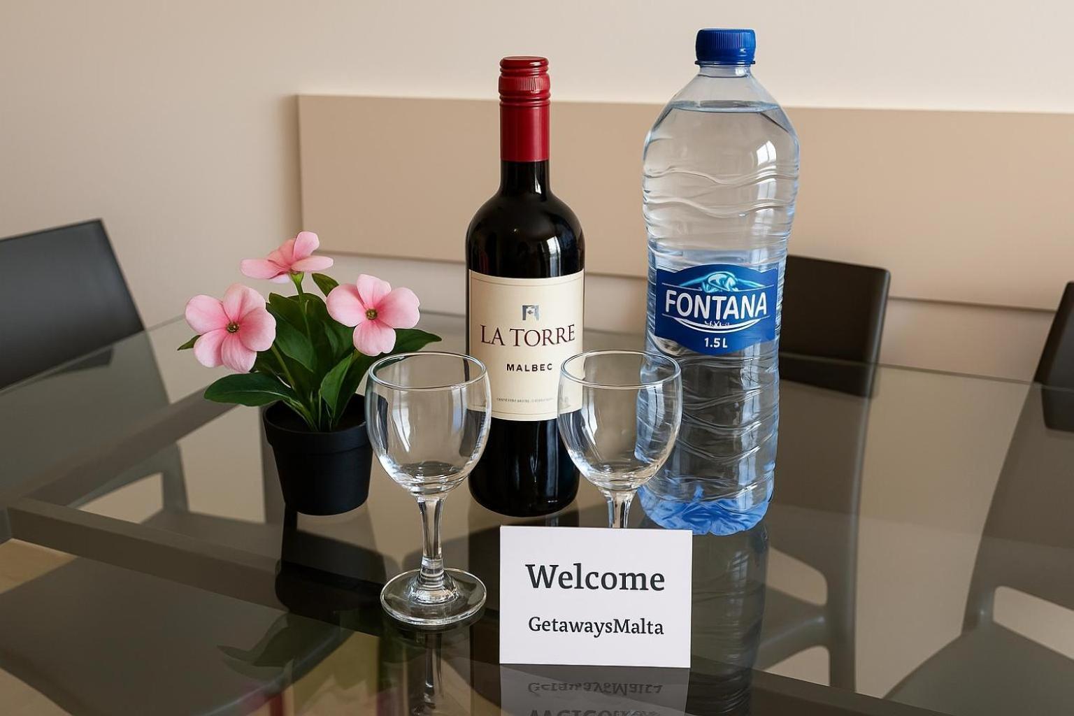 세인트폴스베이 Islet Promenade Seafront Penthouse With Breathtaking Seaviews And Private Hot Tub On The Large Terrace By Getawaysmalta 아파트 외부 사진